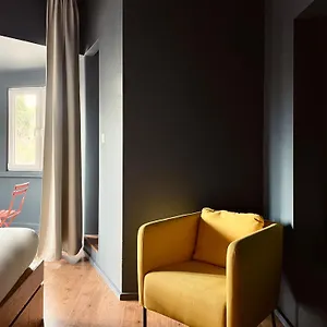  Hostel Avenue & Portugal